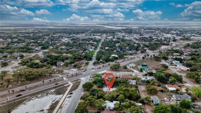 629 W Yoakum Ave, Aransas Pass, TX 78336