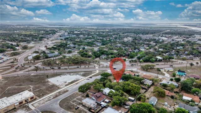 629 W Yoakum Ave, Aransas Pass, TX 78336