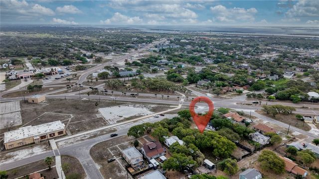 629 W Yoakum Ave, Aransas Pass, TX 78336