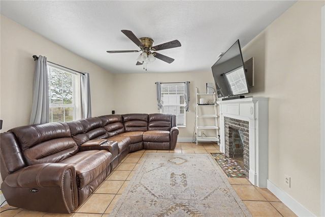 629 W Yoakum Ave, Aransas Pass, TX 78336