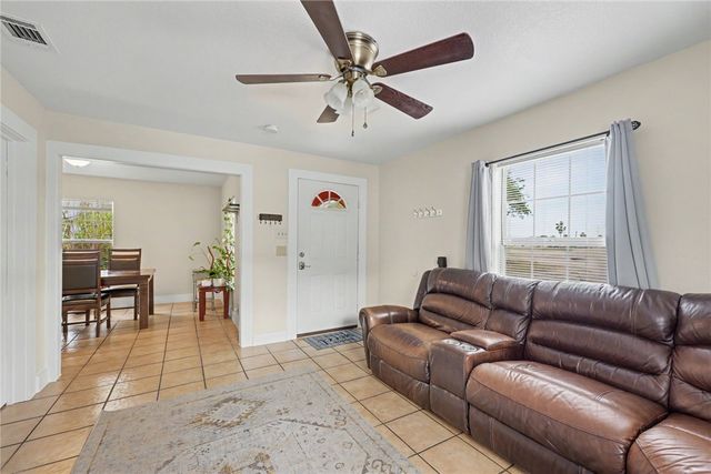 629 W Yoakum Ave, Aransas Pass, TX 78336