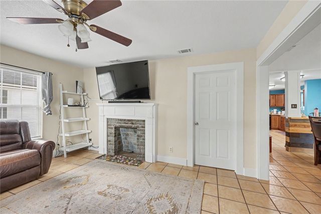 629 W Yoakum Ave, Aransas Pass, TX 78336