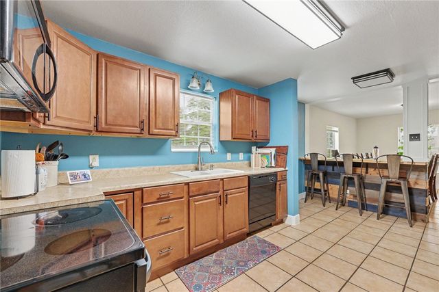 629 W Yoakum Ave, Aransas Pass, TX 78336