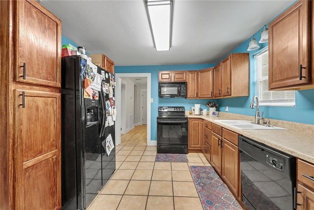 629 W Yoakum Ave, Aransas Pass, TX 78336