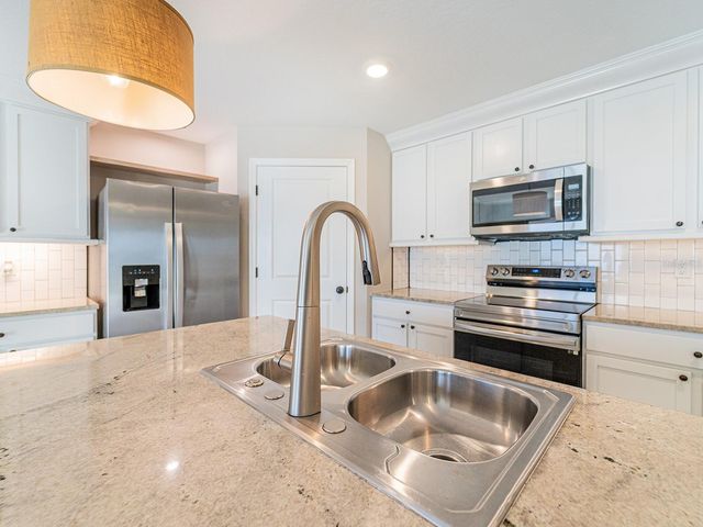 13748 WINEBERRY DRIVE, Dade City, FL 33525