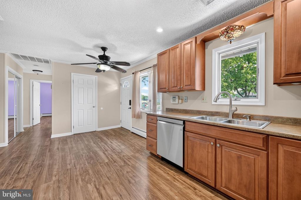 45 SCHOOLHOUSE LN, LEVITTOWN, PA 19055 — photo 3