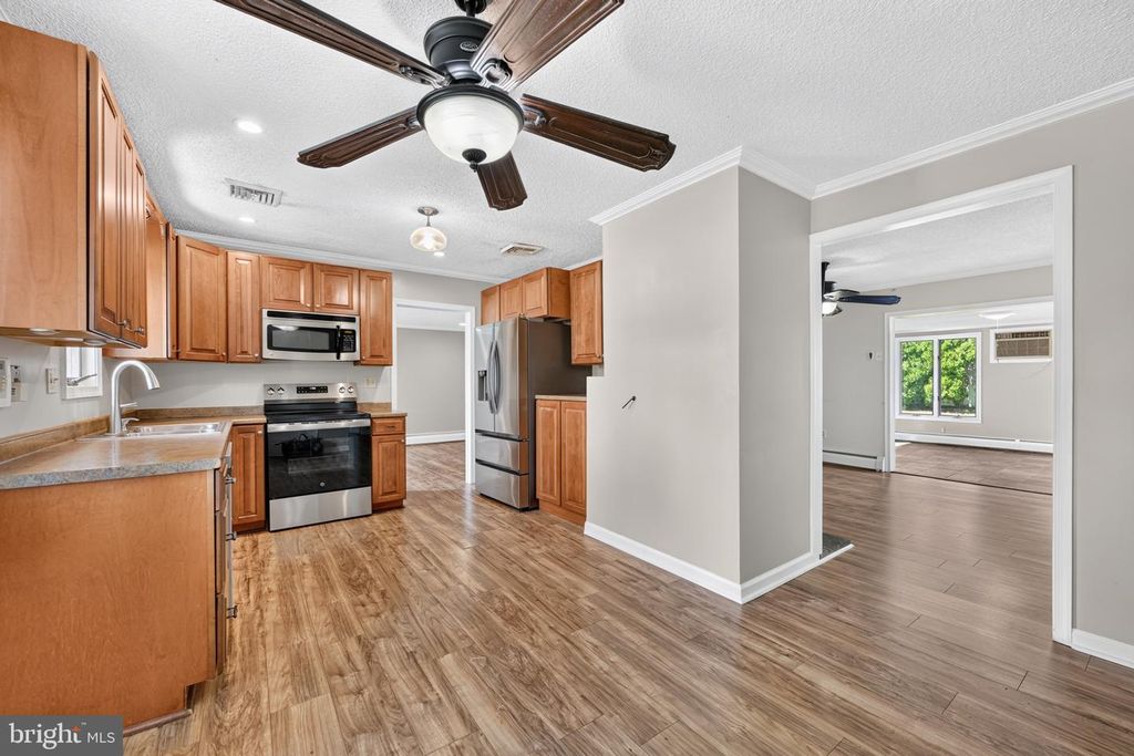 45 SCHOOLHOUSE LN, LEVITTOWN, PA 19055 — photo 4