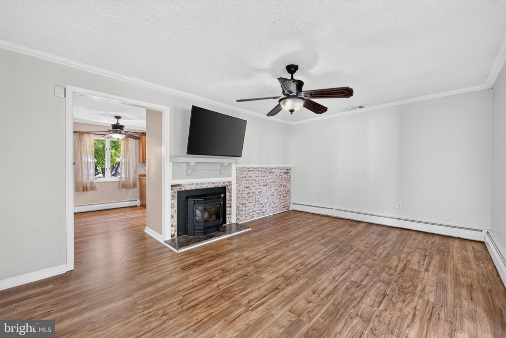 45 SCHOOLHOUSE LN, LEVITTOWN, PA 19055 — photo 5