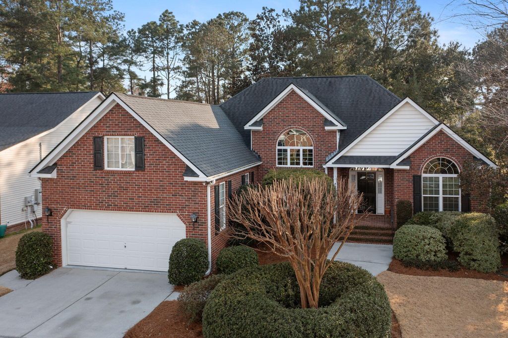 Image 2 of property listing at 406 Prestwick Court, Summerville, SC 29483