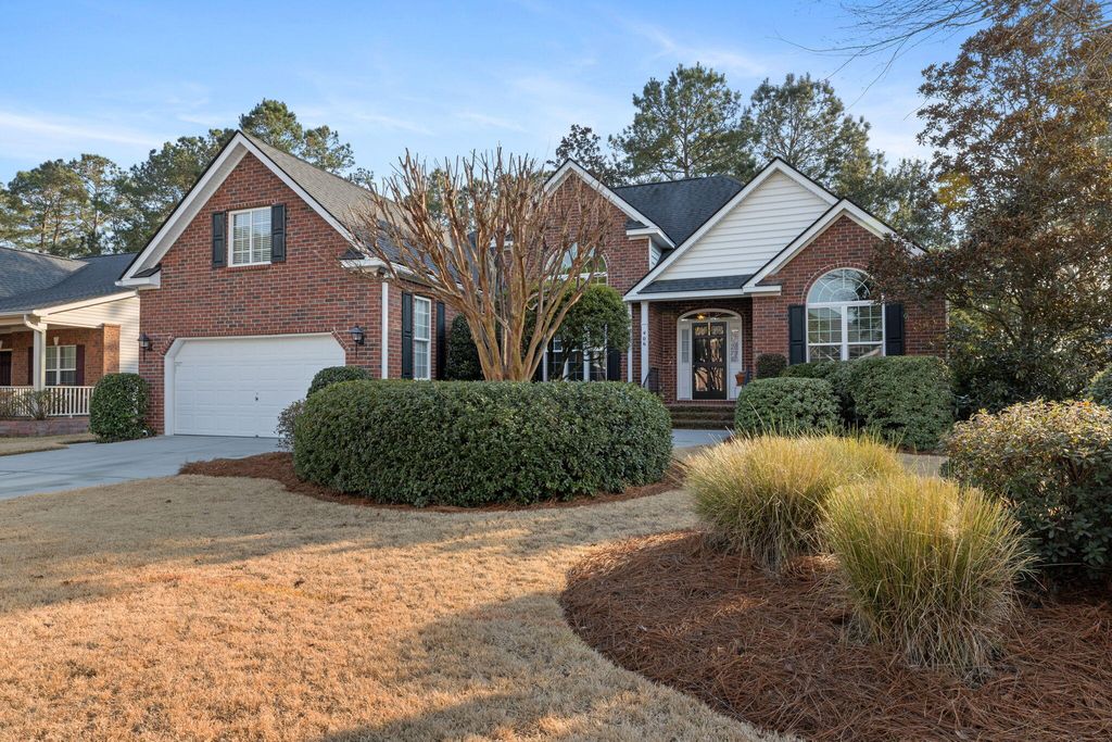 Image 3 of property listing at 406 Prestwick Court, Summerville, SC 29483