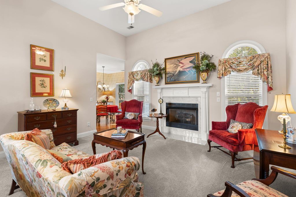 Image 7 of property listing at 406 Prestwick Court, Summerville, SC 29483