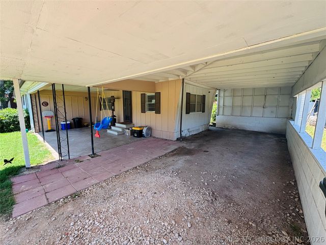 302 SW 2nd Street, Kingston, OK 73439