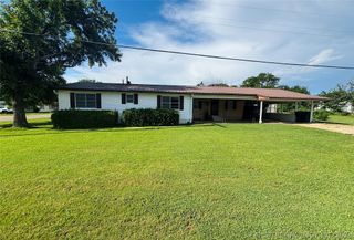 302 SW 2nd Street, Kingston, OK 73439
