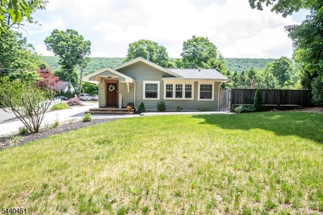 6 Ford Dr, Jefferson Twp., NJ 07438