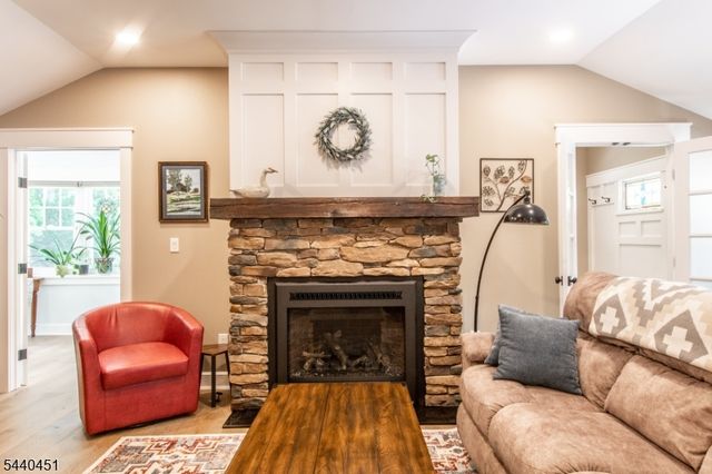 6 Ford Dr, Jefferson Twp., NJ 07438