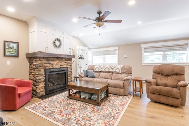 6 Ford Dr, Jefferson Twp., NJ 07438