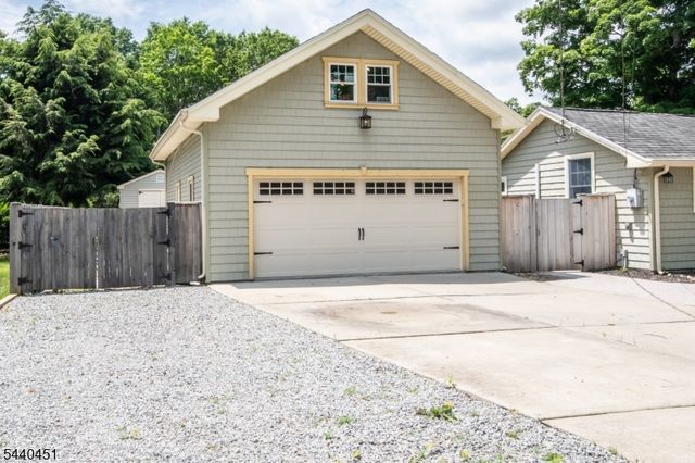 6 Ford Dr, Jefferson Twp., NJ 07438