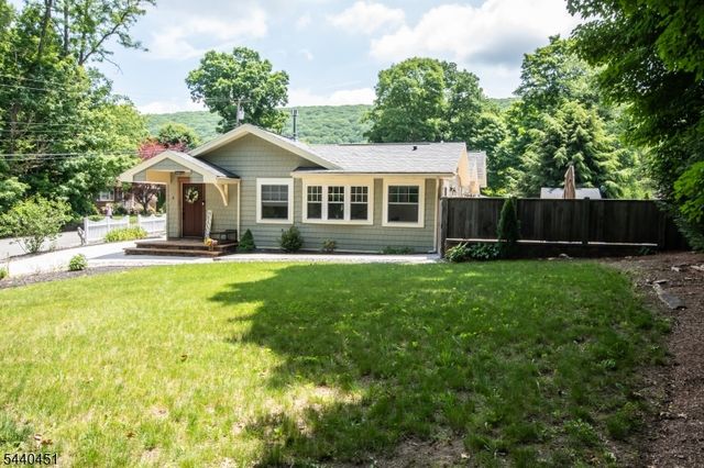 6 Ford Dr, Jefferson Twp., NJ 07438