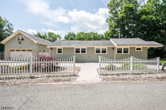 6 Ford Dr, Jefferson Twp., NJ 07438