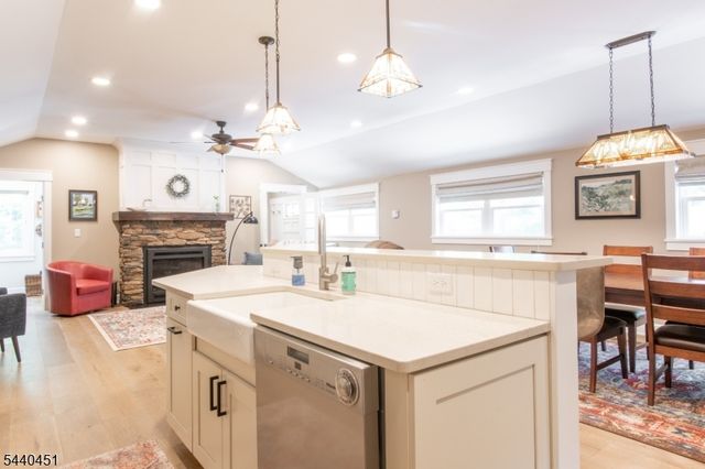 6 Ford Dr, Jefferson Twp., NJ 07438