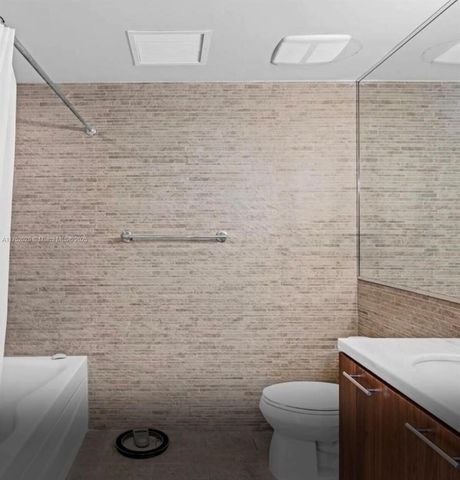 50 Biscayne Blvd 705, Miami, FL 33132