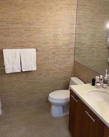 50 Biscayne Blvd 705, Miami, FL 33132