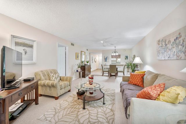 8990 S Hollybrook Boulevard 209, Pembroke Pines, FL 33025