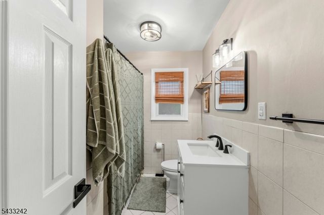 841 Colonial Arms Rd, Union Twp., NJ 07083