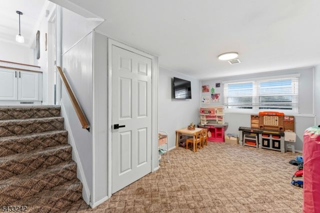 841 Colonial Arms Rd, Union Twp., NJ 07083