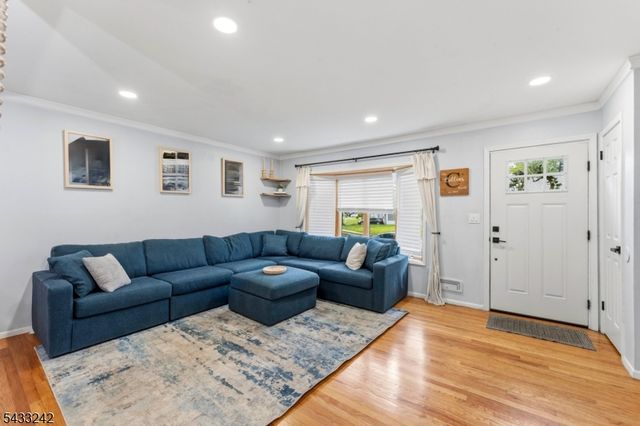 841 Colonial Arms Rd, Union Twp., NJ 07083