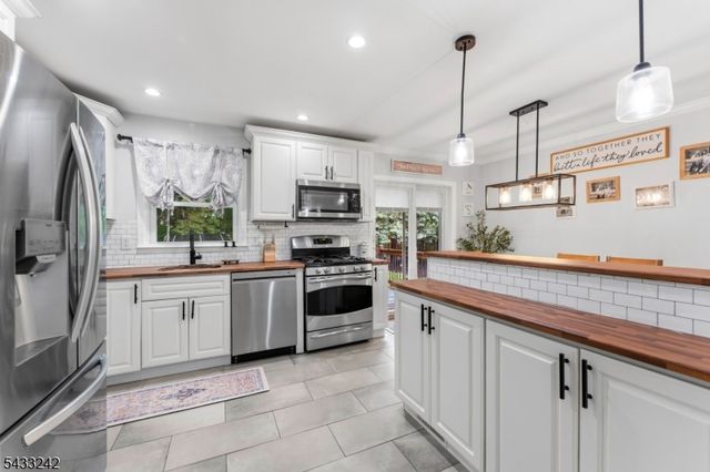 841 Colonial Arms Rd, Union Twp., NJ 07083