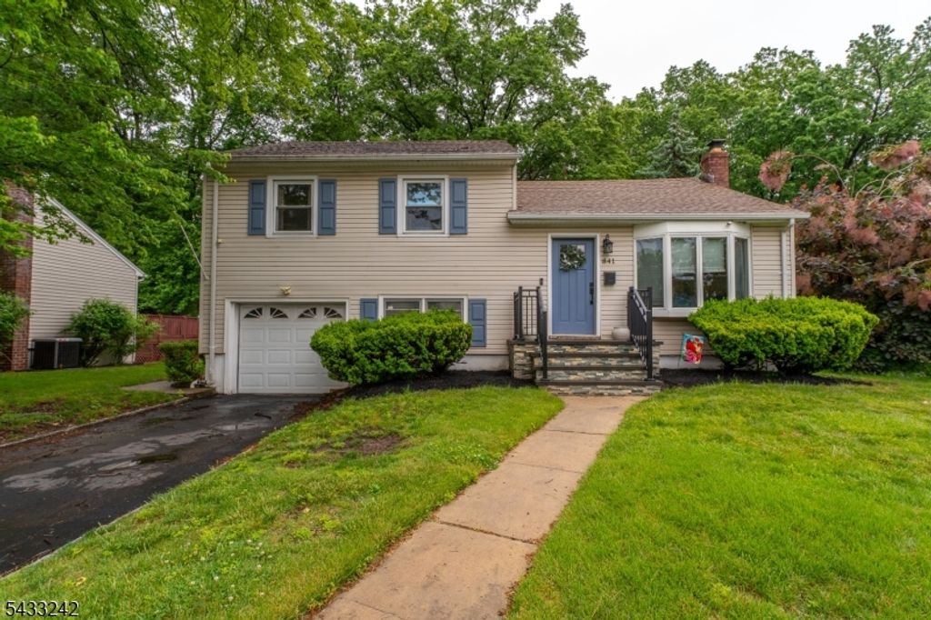 841 Colonial Arms Rd, Union Twp., NJ 07083
