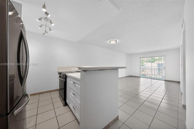 145 SW 30TH CT B208, Miami, FL 33135