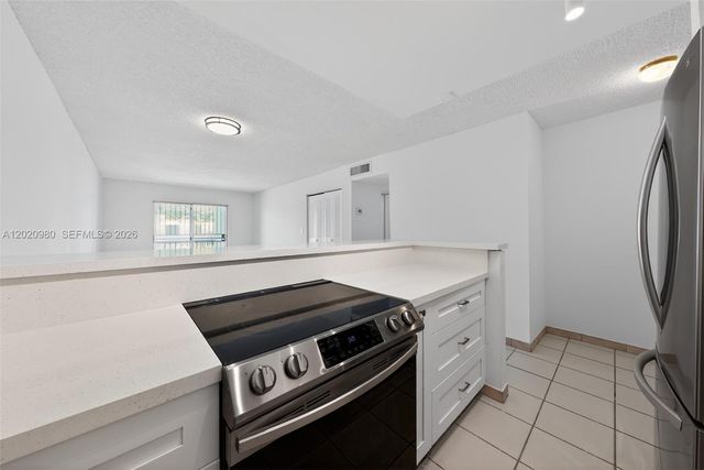 145 SW 30TH CT B208, Miami, FL 33135