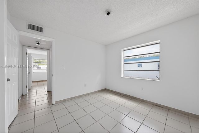 145 SW 30TH CT B208, Miami, FL 33135