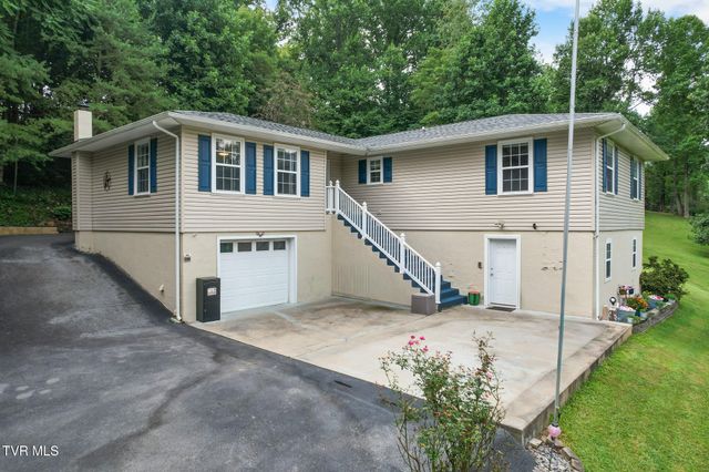 120 Elizabeth Ann Circle, Bluff City, TN 37618