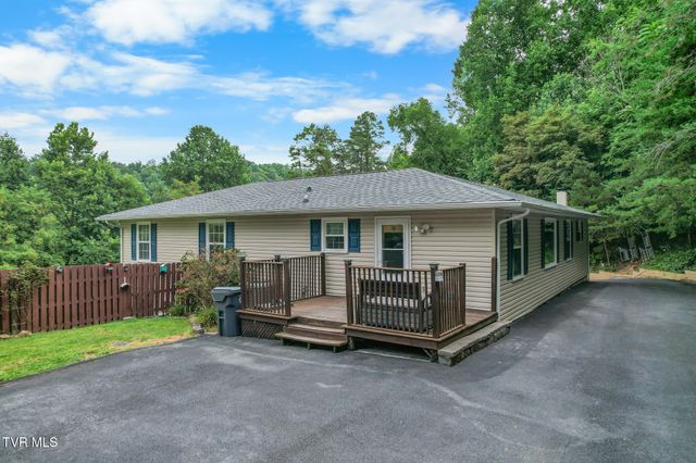 120 Elizabeth Ann Circle, Bluff City, TN 37618