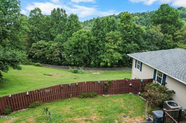 120 Elizabeth Ann Circle, Bluff City, TN 37618