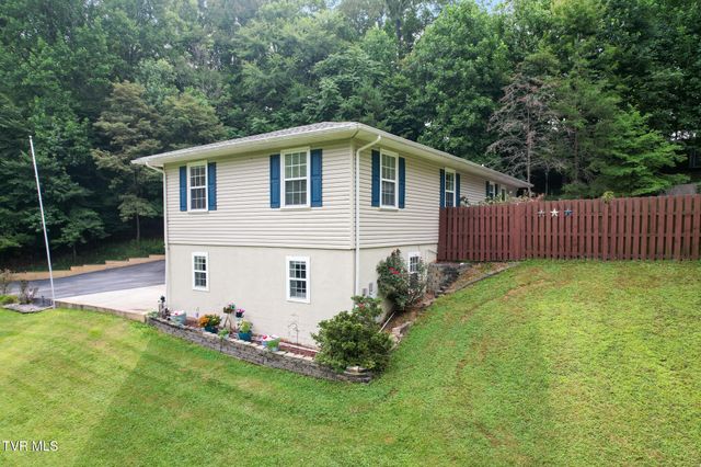 120 Elizabeth Ann Circle, Bluff City, TN 37618