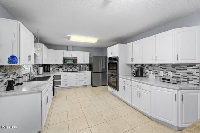 120 Elizabeth Ann Circle, Bluff City, TN 37618