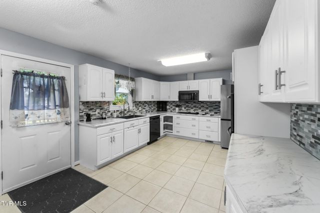 120 Elizabeth Ann Circle, Bluff City, TN 37618