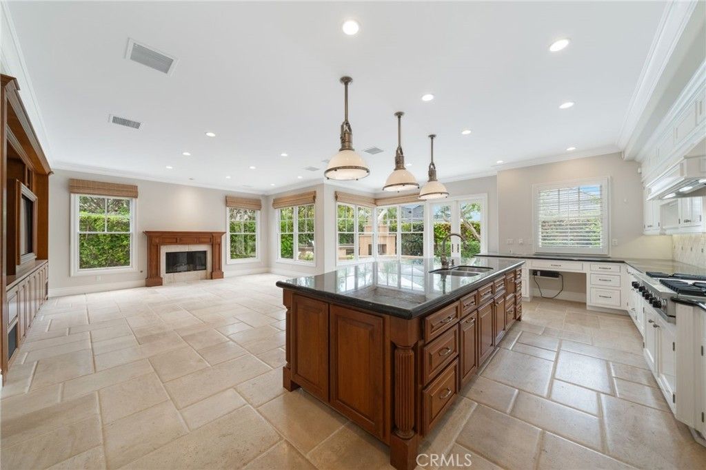 Image 18 of property listing at 5 Thunderbird, Newport Beach, CA 92660