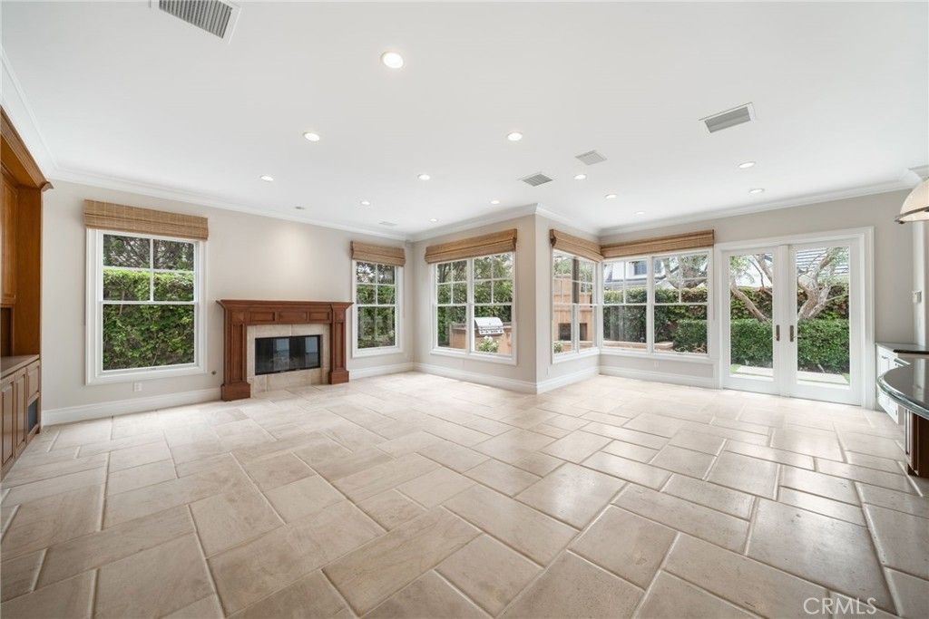 Image 19 of property listing at 5 Thunderbird, Newport Beach, CA 92660