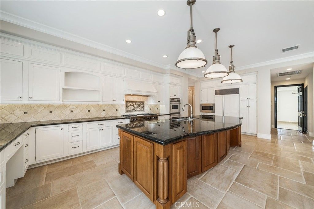 Image 24 of property listing at 5 Thunderbird, Newport Beach, CA 92660