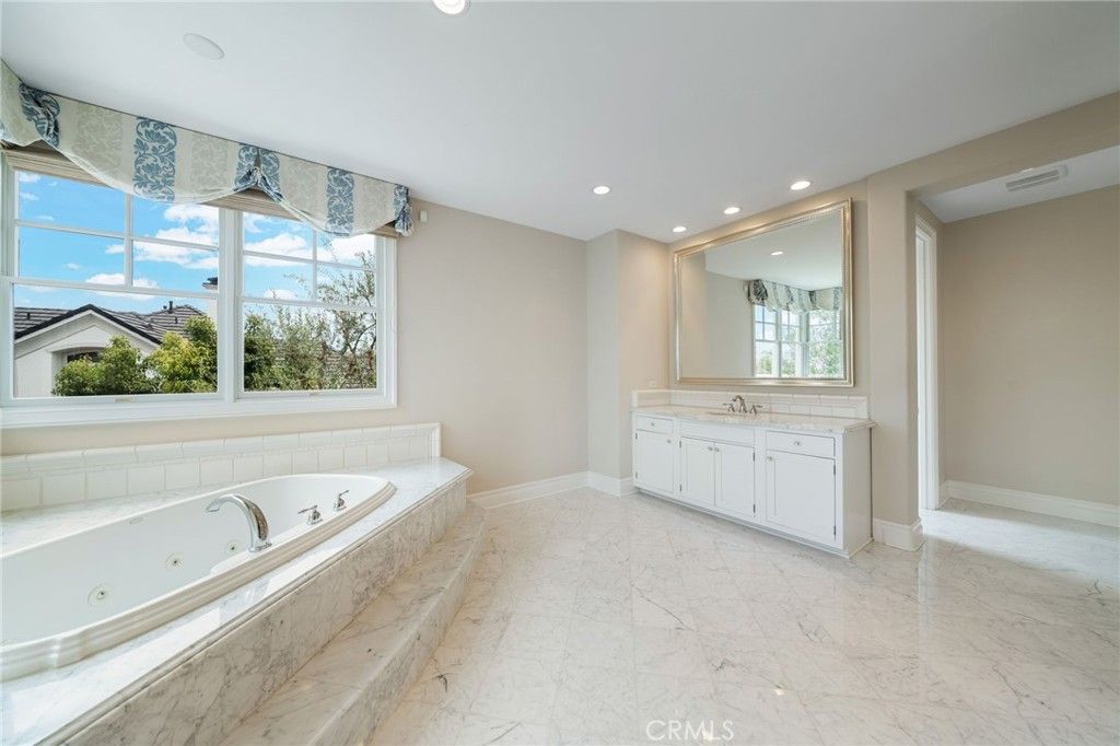 Image 44 of property listing at 5 Thunderbird, Newport Beach, CA 92660