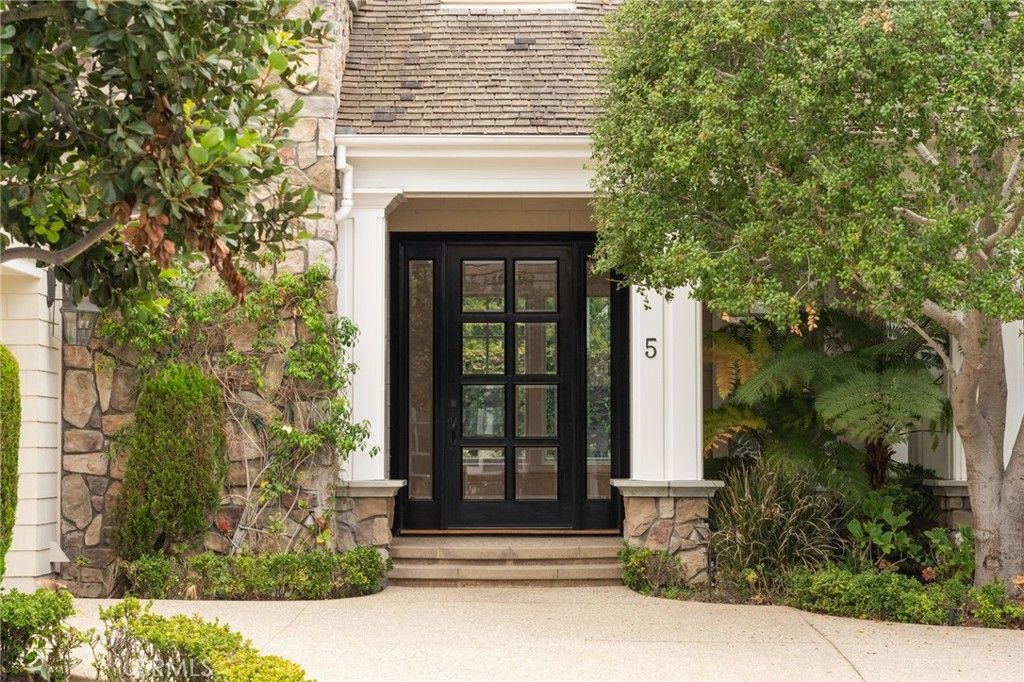 Image 8 of property listing at 5 Thunderbird, Newport Beach, CA 92660