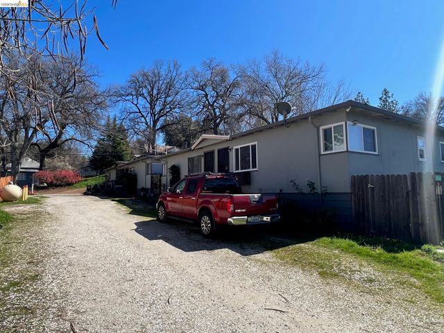18567 Pine St, Tuolumne, CA 95379