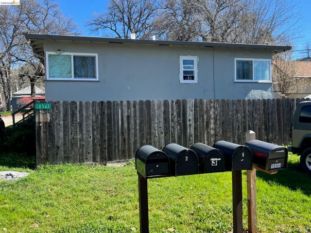 18567 Pine St, Tuolumne, CA 95379