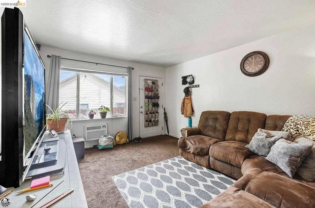 18567 Pine St, Tuolumne, CA 95379