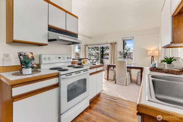 1323 East Bay Drive NE, Olympia, WA 98506